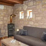 Sundaymar Stone House With Private Hot Tub