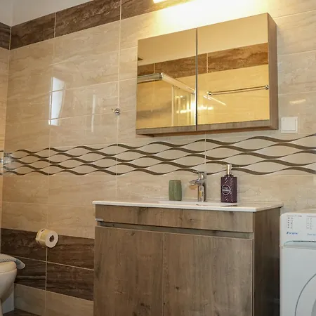 Апартаменты Sundaymar Stone House With Private Hot Tub Ханья