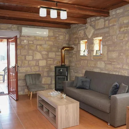 Sundaymar Stone House