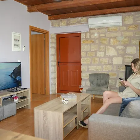 Apartmán Sundaymar Stone House With Private Hot Tub *