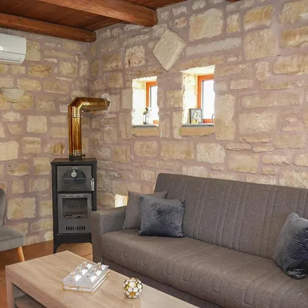 Sundaymar Stone House